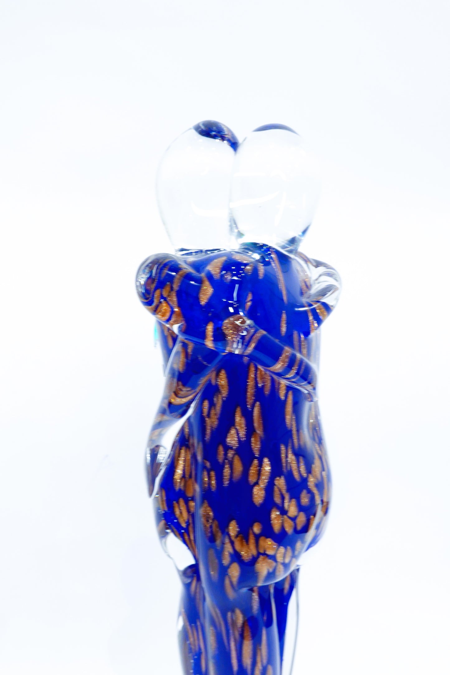The embrace of lovers in Murano glass